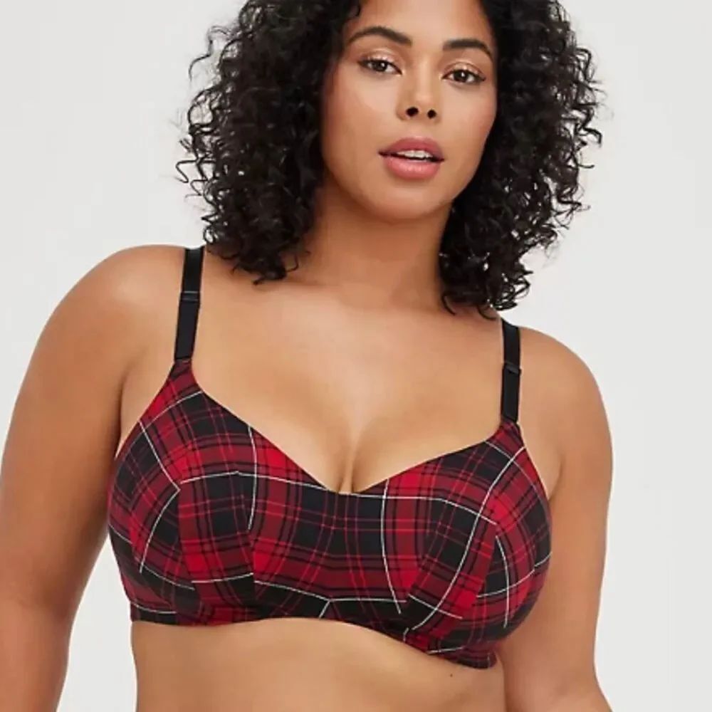 Torrid Lightly lined, no-wire, 360° Back Smoothing™ ballet back bra 44D NEW